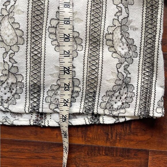 NWT Entro Women’s Off the Shoulder White and Black Lace Top Size M - Picture 7 of 10